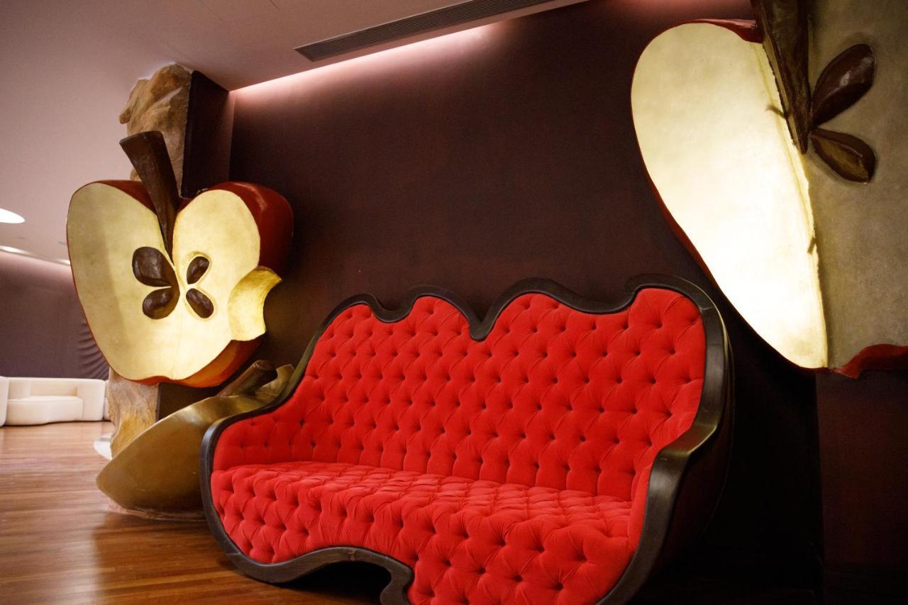 Arka Art Hotel Kashari المظهر الخارجي الصورة The Apple sofa