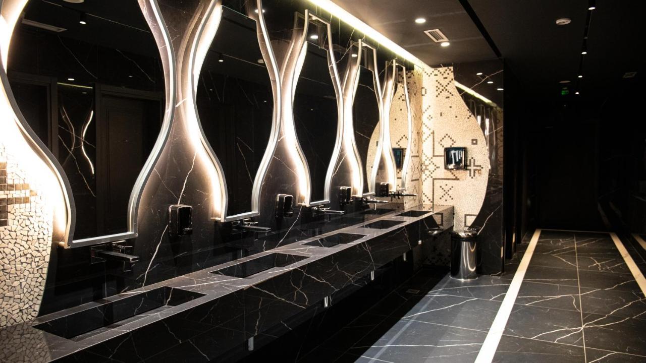 Arka Art Hotel Kashari المظهر الخارجي الصورة The interior of the restroom at the 2012 Olympics